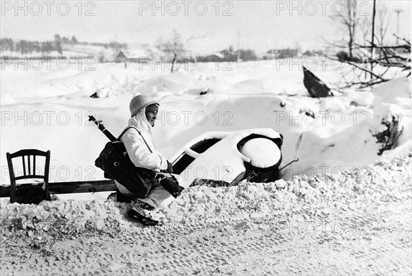 A snow-suited U.S infantry man is shown in St-Vith (Belgium) (January 1945).