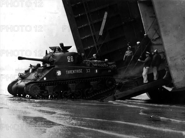 Retour en France de la Seconde division blindée de l'armée française.  (été 1944)