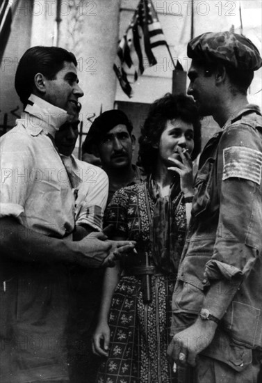 Membres des F.F.I. et parachutistes américains à Saint-Tropez (France) août 1944.