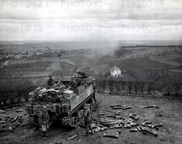 Canon américain à propulsion automatique aux alentours de Ribeauville (France, 9 décembre 1944)