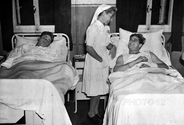 Des parachutistes américains blessés sont soignés dans un hôpital hollandais (septembre 1944)