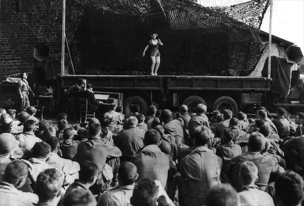 Divertissement des troupes en France (été 1944)