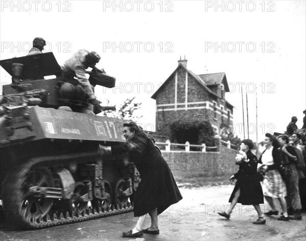 Seconde division blindée de l'armée française en route vers le front (France) été 1944