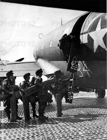 U.S Airborne troops land east of Rhine March 24, 1945