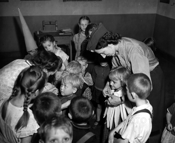 Enfants polonais dans un camp de réfugiés à  Bensheim (Allemagne) 19 juin 1945