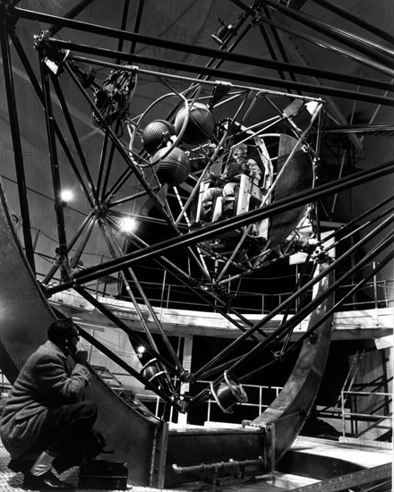 Astronaute avant un entraînement sur MASTIF (vertical) 1960.