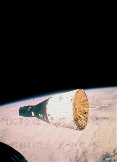 Photo de Gemini 7 en orbite terrestre prise de Gemini 6  (15 décembre 1965)