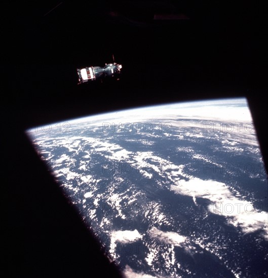 Vue du vaisseau Soyouz à partir du vaisseau Apollo (Juillet 1975)