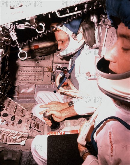 Astronauts McDivitt et White in their spacecraft during training (Gemini IV) June 1965