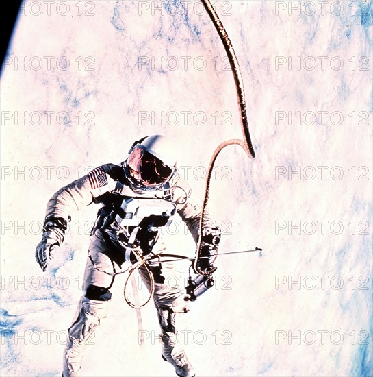 Astronaute Edward H. White II lors d'une activité extra-véhiculaire (Gemini IV) 3 juin 1965