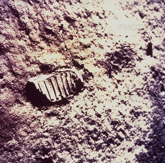 View of Astronaut footprint in lunar soil (Apollo XI mission) July 20-21, 1969