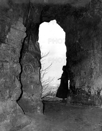 Cachette hollandaise souterraine, découverte près de Valkenberg.
(Automne 1944)