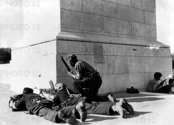 Les F.F.I. au cours de la libération de Paris