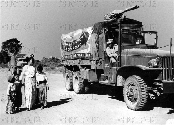 Premier convois chinois sur "Stillwell Road".
(Janvier 1945)