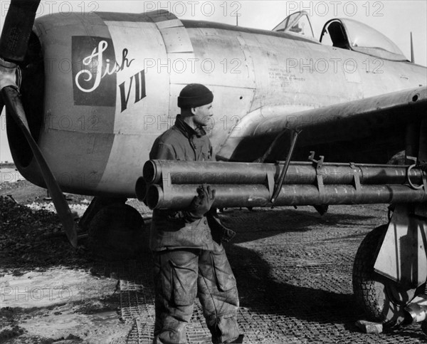 Equipment of a P-47 Thunderbolt in France (January 1945)