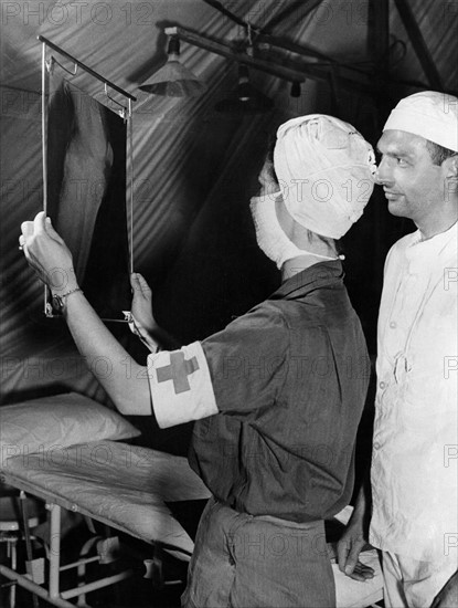 Hôpital américain d'évacuation, en Normandie.
(Eté 1944)
