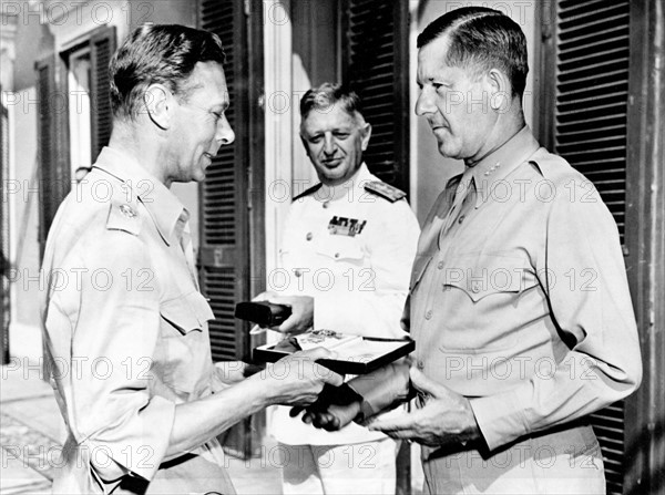 U.S. General decorated in Italy.
(1944)