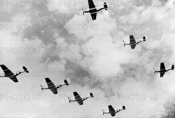 Des P-51 "Mustang" se dirigent vers les cibles allemandes.
 (Eté 1944)