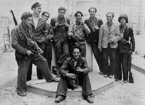 Des républicains espagnols apportent leur aide aux Alliés à St Malo.
 (9 août 1944)