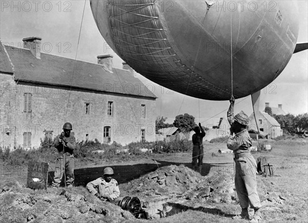 Troupes noires américaines en France.
 (Eté 1944)