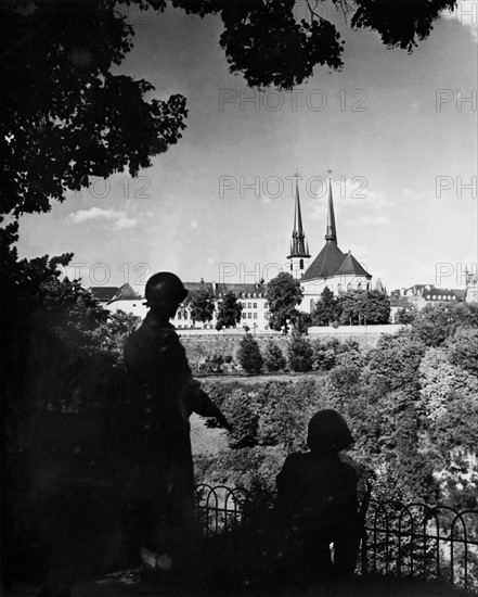 U.S.  soldiers liberate the capital of Luxembourg (September 11, 1944)