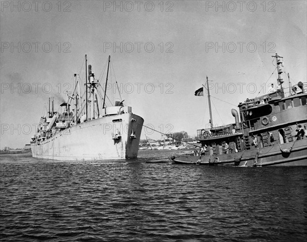 Le port de Gand, en Belgique, apporte son aide aux Alliés.
 (Printemps 1945)