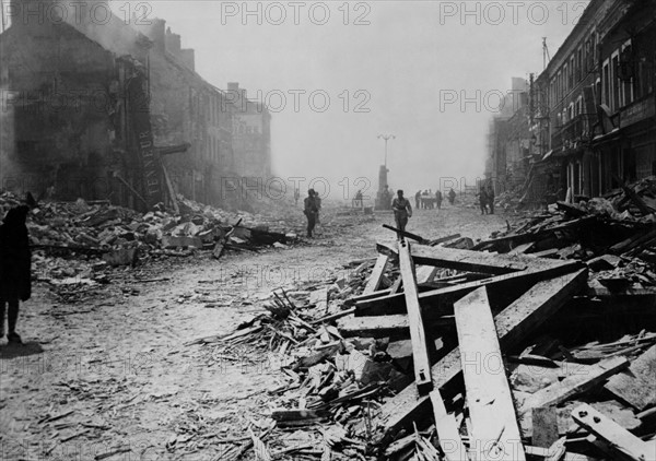 Allied troops in Isigny, June 10, 1944