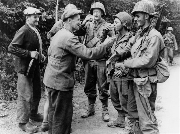 Accueil des troupes américaines à Montcuit.
(Eté 1944)