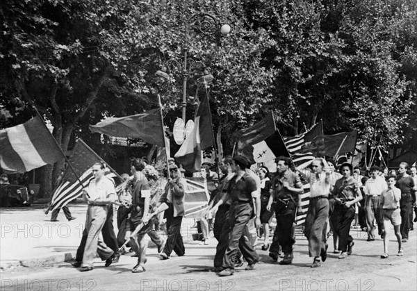 Aix accueille les troupes alliées dans le sud de la France. (22 août 1944)