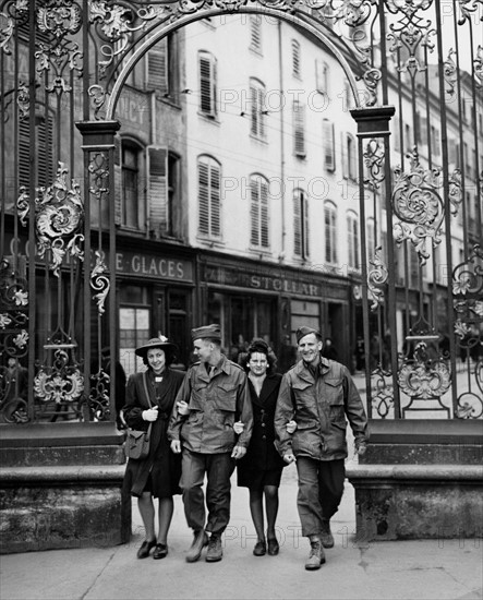 Deux GI's à Nancy. (16 février 1945)