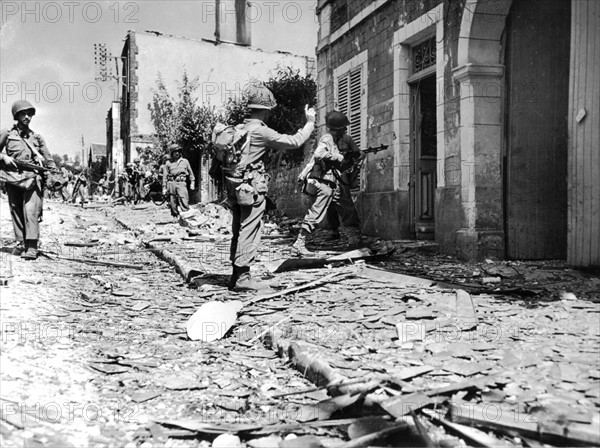 Troupes américaines à Percy, 2 août 1944