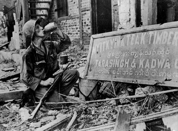 Sergent américain à Myitkyina, 4 août 1944