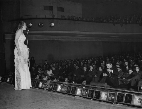 Marlène Dietrich à l'Olympia à Paris, 19 février 1946