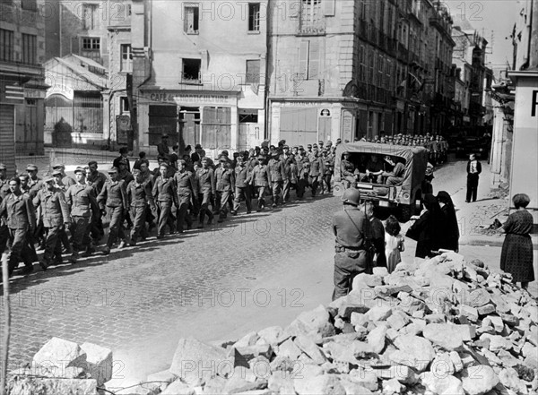 Prisonniers allemands à Alençon, août 1944