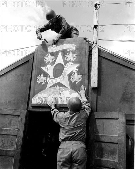 Cinq étoiles de bataille pour la 30e division d'infanterie US en France, 9 juillet 1945