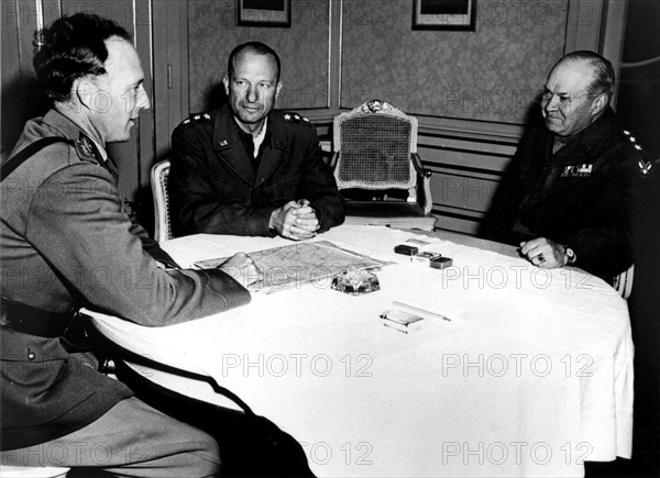 Roi Léopold de Belgique libéré par les troupes US à   Strobl, mai 1945