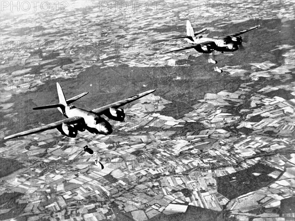 B-26 Marauders lâchent leurs bombes, début 1945
