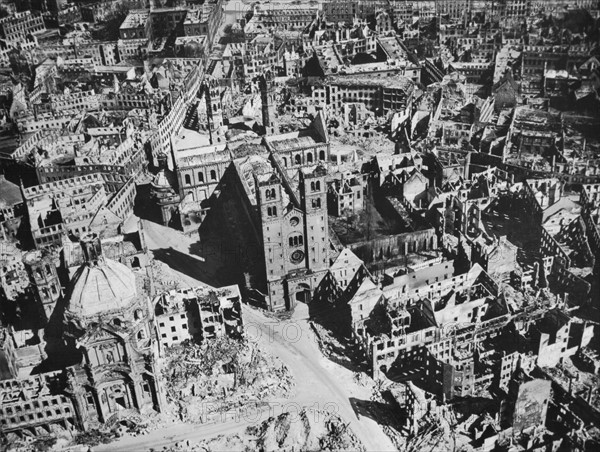 Vue aérienne de Wurzburg, 4 avril 1945