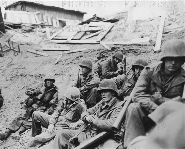 Members of the 7th U.S. Army crosses Rhine river,  March 26, 1945