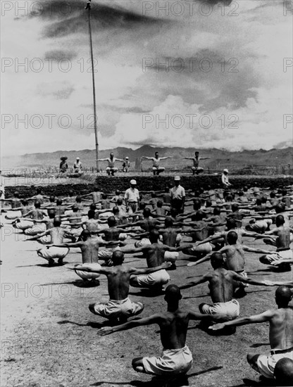 Entraînement de soldats chinois sous le commandement d'officiers de la Y-Force en Chine, 1944