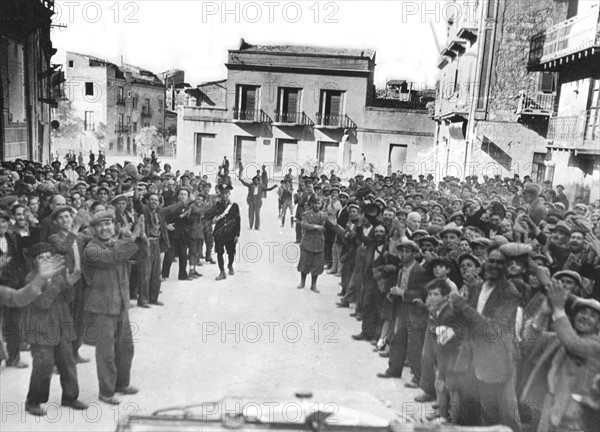 Accueil triomphal des soldats américains à Canicatti
(22 juillet 1943)