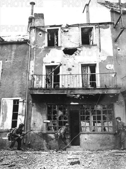 American soldiers mop up in St. Lo in Normandy, July 18, 1944