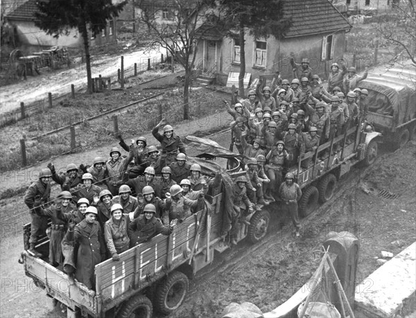 Soldats et officiers américains rentrant dans leurs foyers
(11 décembre 1944)