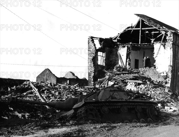 Epave de char allemand à Luxembourg
(Février 1945)