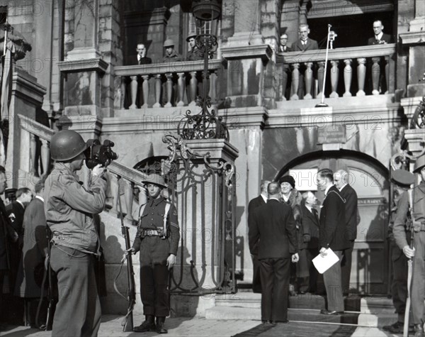 La Reine Wilhelmine retourne aux Pays-Bas
(21 mars 1945)
