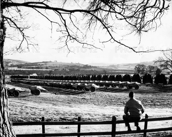 American artillery guns in England  (May 29, 1944)