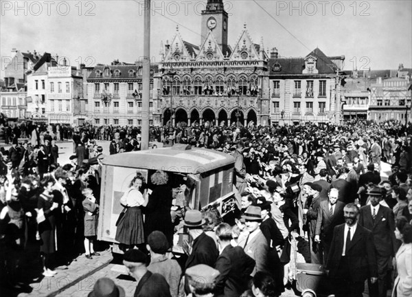 St.Quentin welcomes U.S. troops (September 1944)