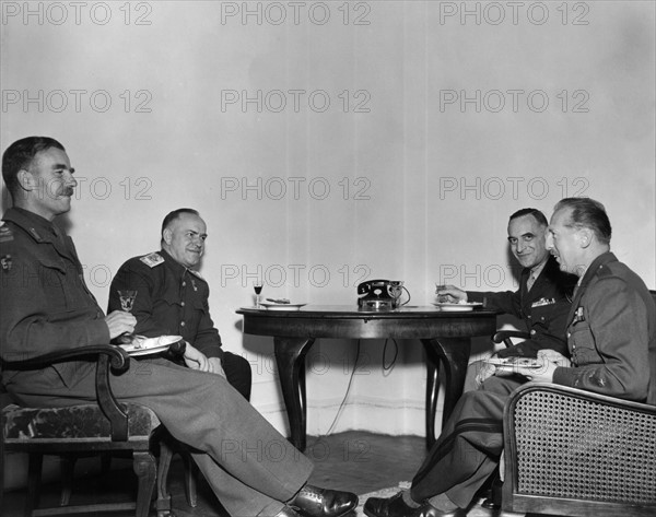 Première "Réunion des Quatre Grands" à Berlin.
(10 août 1945)