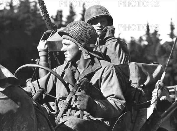 Progression d'une patrouille de combat en Allemagne.
(Automne 1944)