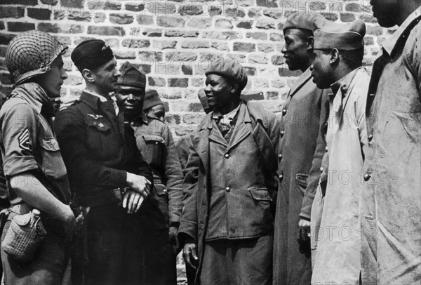 Des soldats coloniaux français se sont évadés pour reprendre le combat. (Eté 1944)